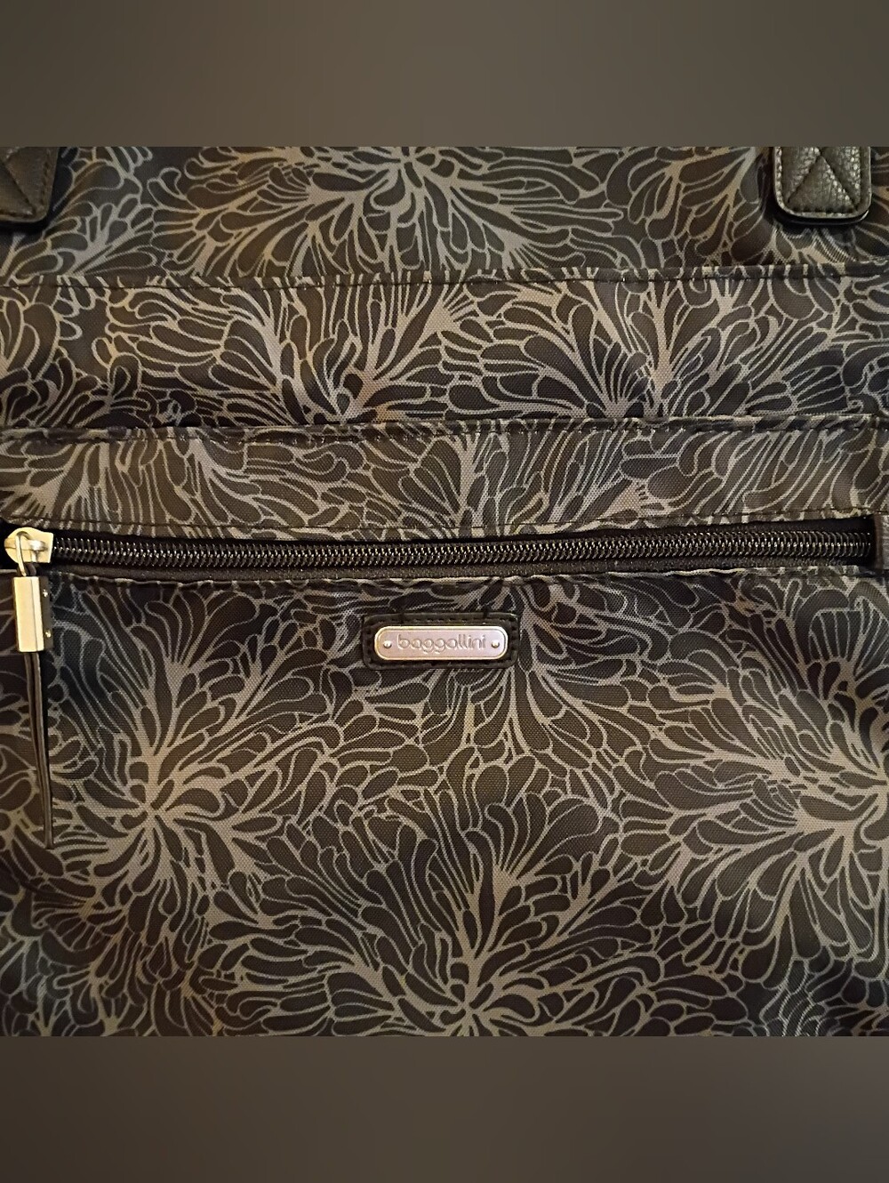 Baggallini True Classic Overnight Expandable Laptop Tote - Picture 2 of 10